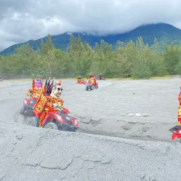 猛哥花蓮沙灘車-花蓮天空之鏡-電音三太子有玩有保佑駕到